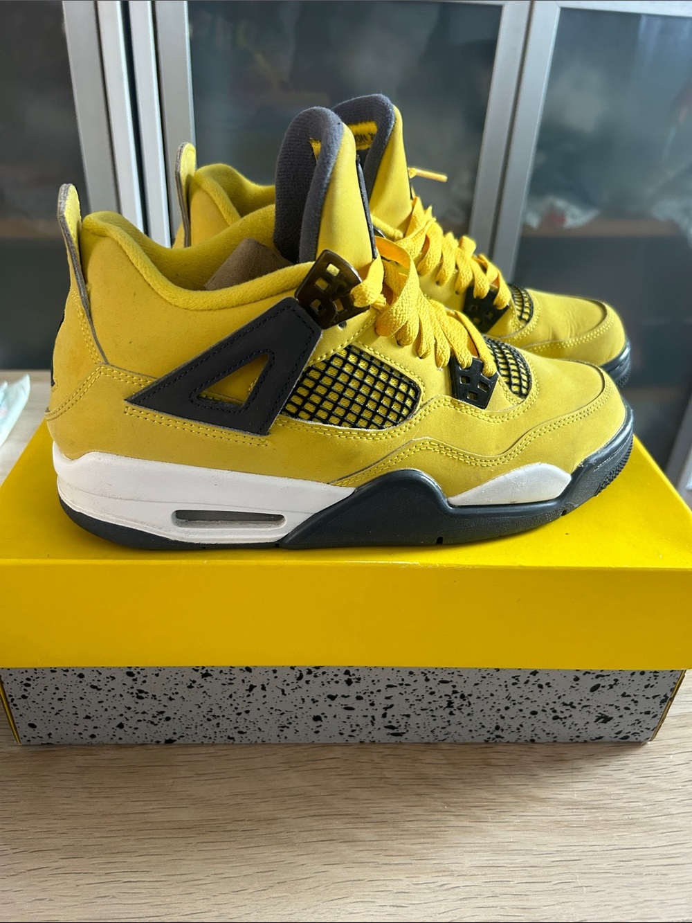 Air jordan 4 retro yellow
